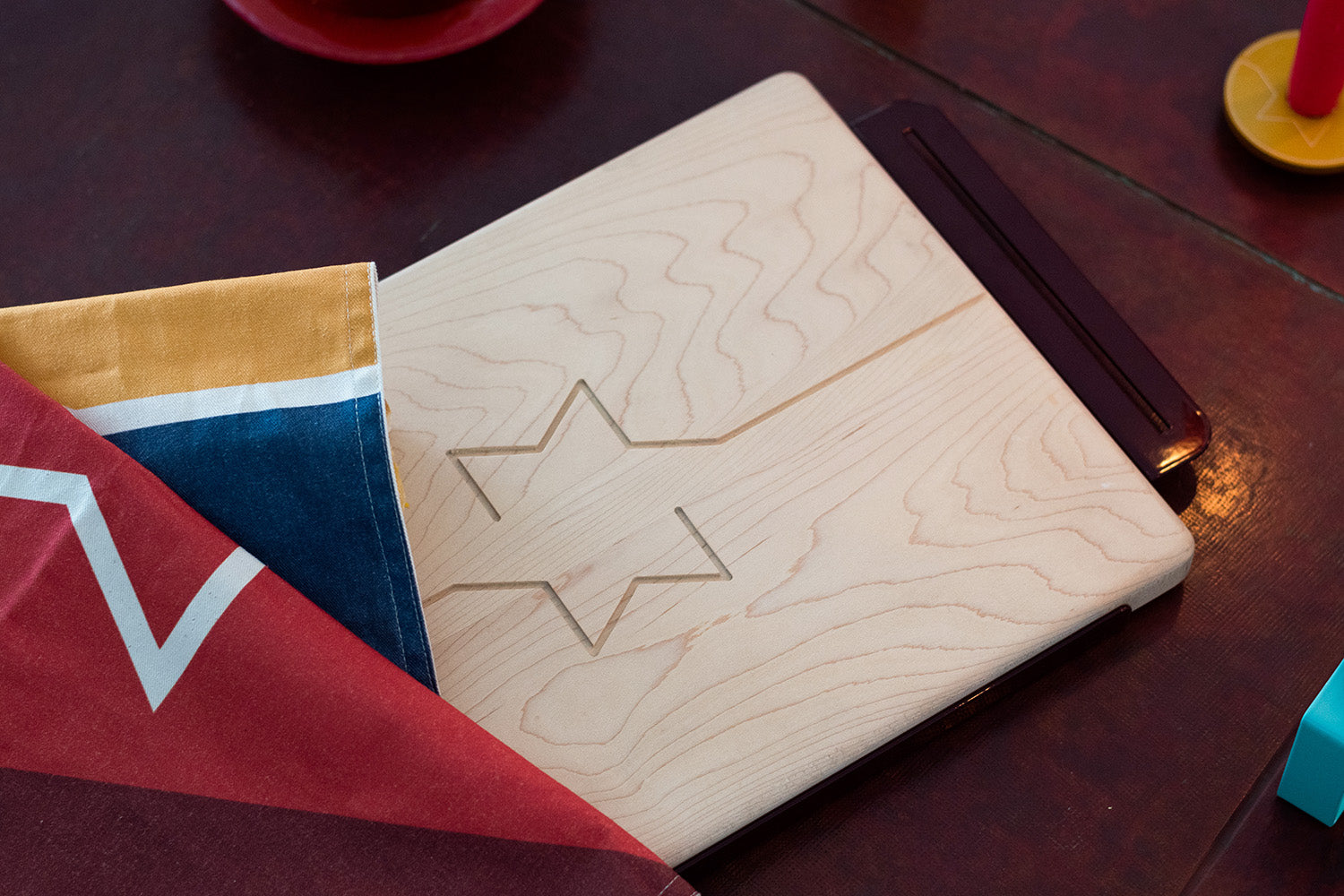 MESHUGGENEH - CHALLAH BOARD